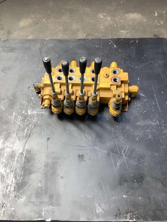 Distributeur hydraulique Photo 1