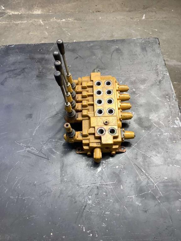 Distributeur hydraulique Photo 2