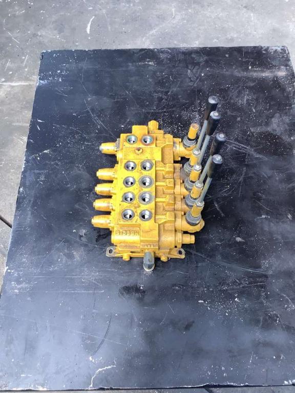 Distributeur hydraulique Photo 3