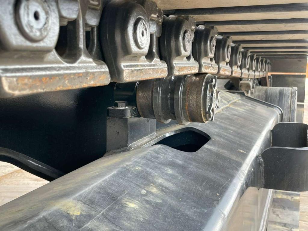 JCB 245 HD LR Photo 17