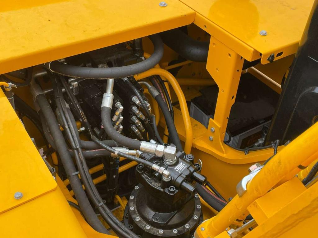 JCB 245 HD LR Photo 30