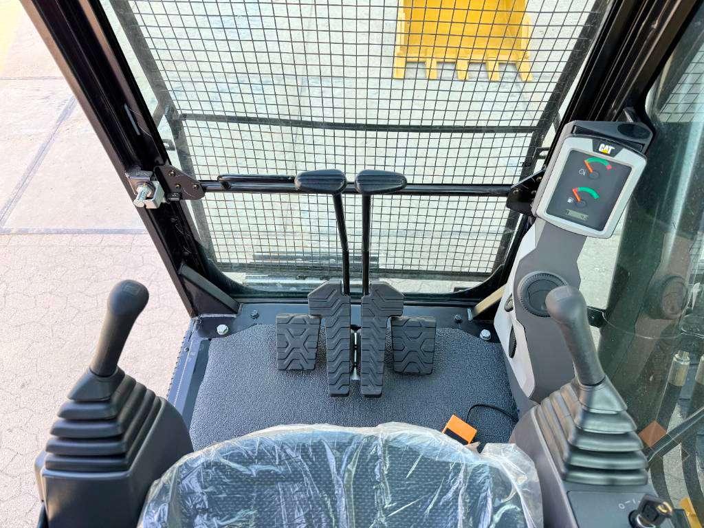 Caterpillar 320D3GC - New / Unused / Hammer Lines Photo 9