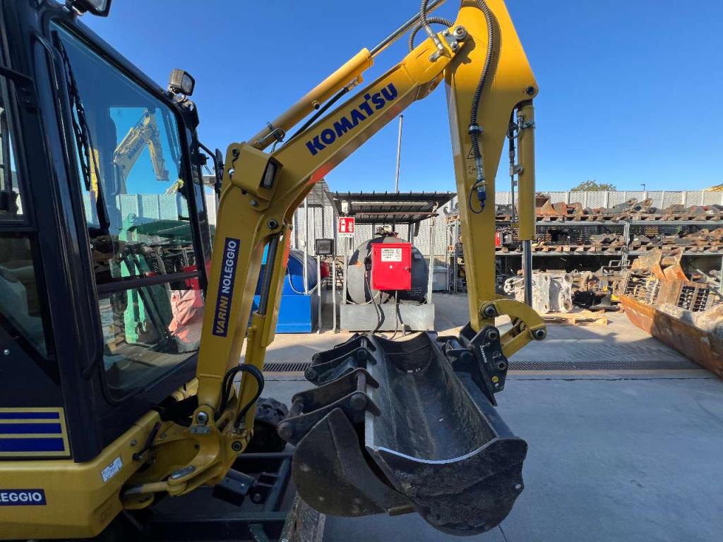 Komatsu PC17R-5 Photo 8