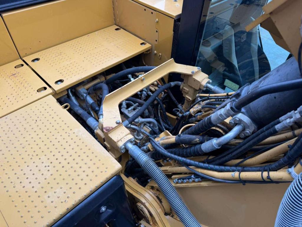 Caterpillar 320EL Photo 18