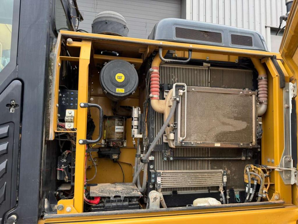 Caterpillar 320EL Photo 22