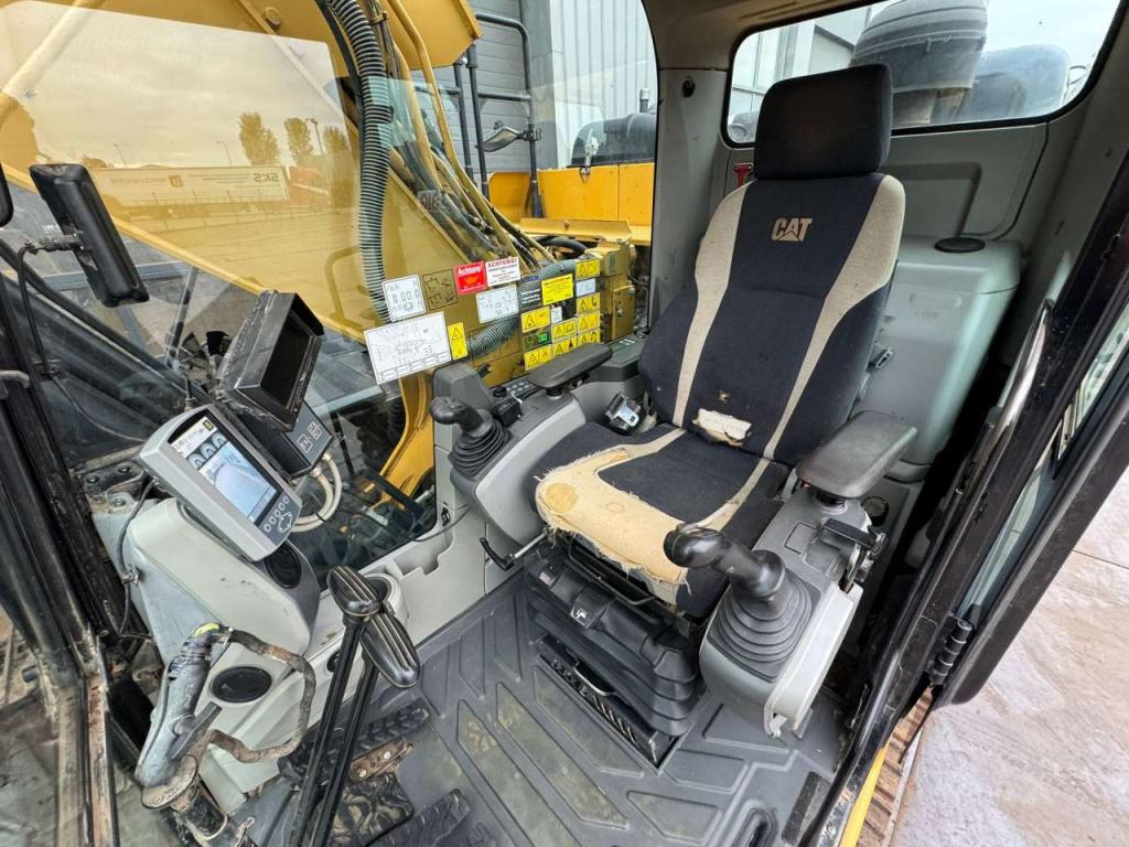 Caterpillar 320EL Photo 26