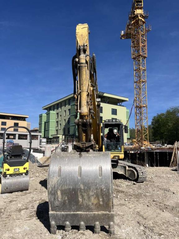 Komatsu PC210NLC-8 Photo 2