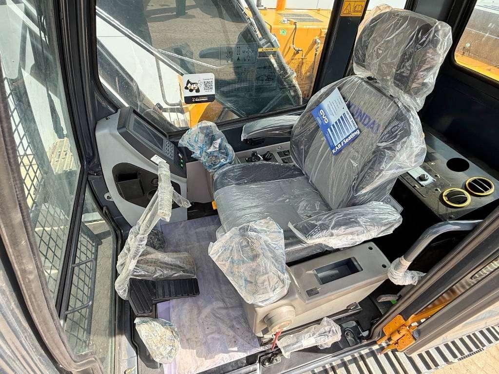 Hyundai R215 Smart Plus *2025 Model* - New / Unused Photo 8