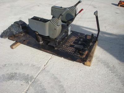 Sous-cabine avec servocommandes pour Fiat Hitachi EX 215 en vente par OLM 90 Srl