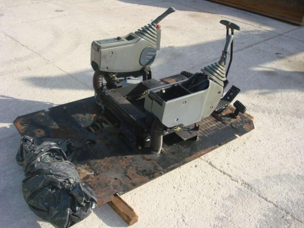 Sous-cabine avec servocommandes pour Fiat Hitachi EX 215 Photo 2