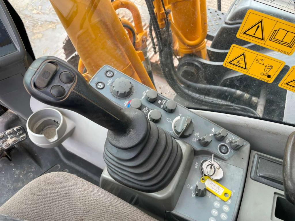 Hitachi ZX350LCN-5 Photo 20