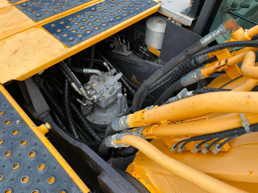 Hitachi ZX350LCN-5 Photo 27