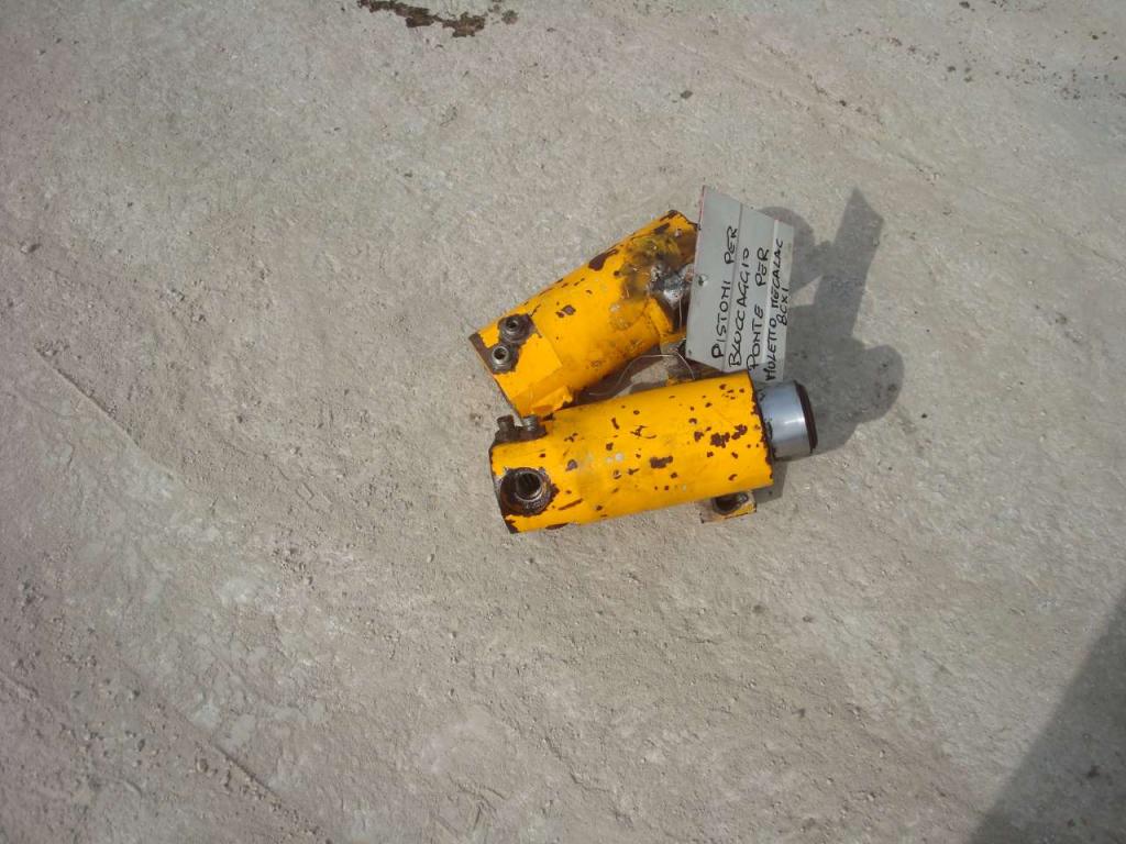 Pistoni per bloccaggio ponte pour per Muletto Mecalac 8CXI Photo 4