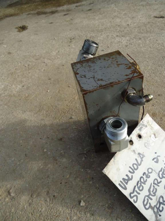 Valve de direction d'urgence pour Hitachi ZW310 Photo 3