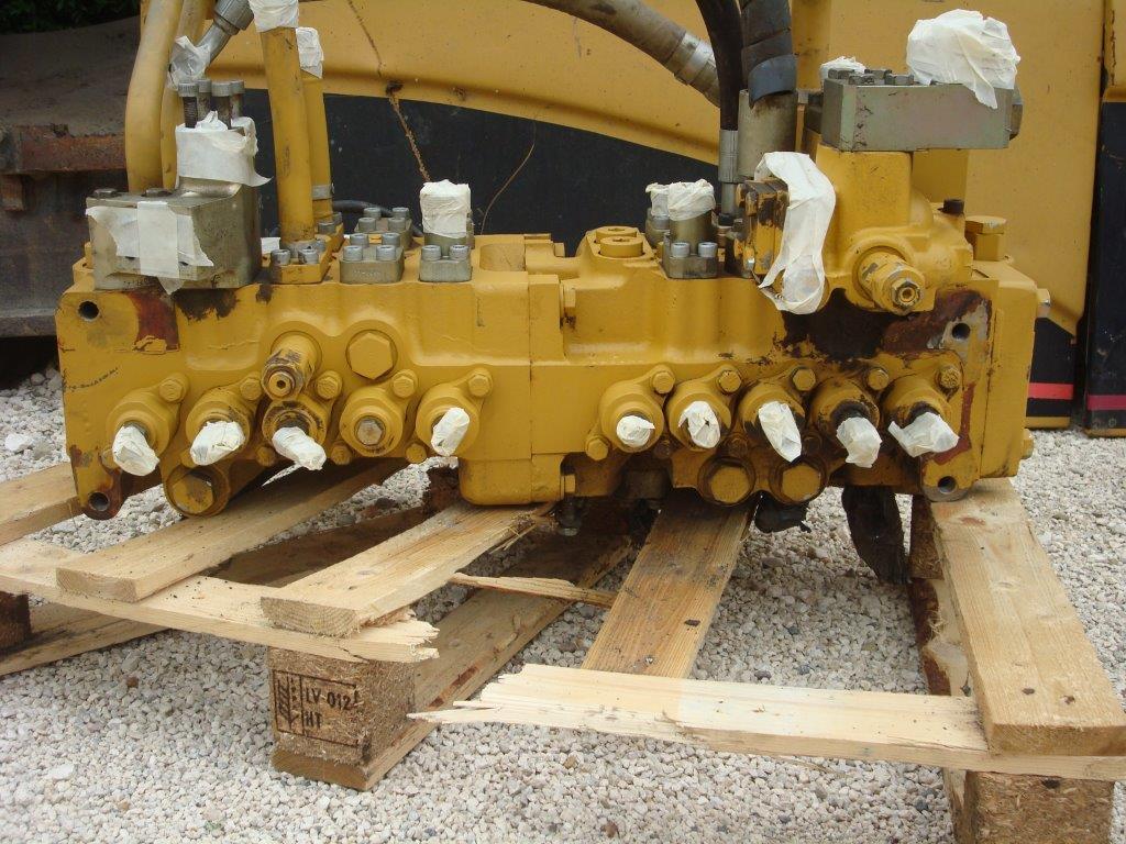 Distributeur hydraulique pour Caterpillar 325C Photo 1