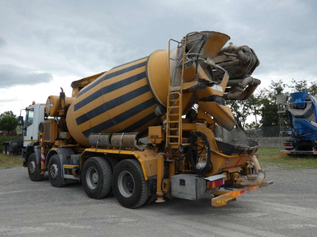 Iveco EUROTRAKKER 410E44H Photo 7