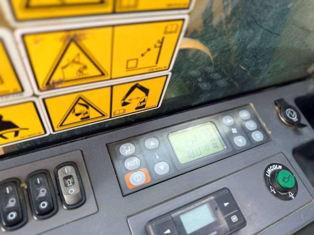 Caterpillar 352F Photo 8