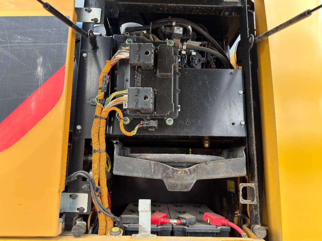 Caterpillar M318F Photo 17