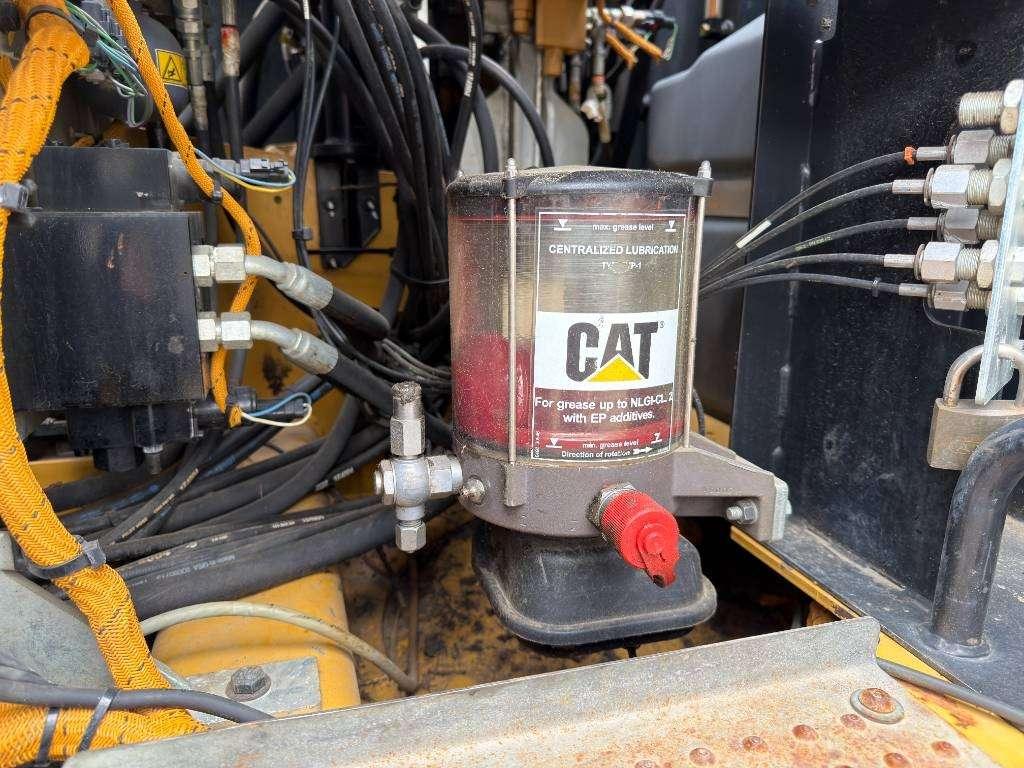 Caterpillar M318F Photo 19
