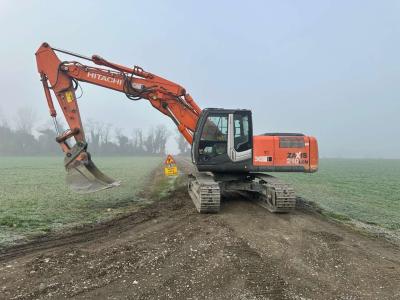 Hitachi ZX210 Photo 1