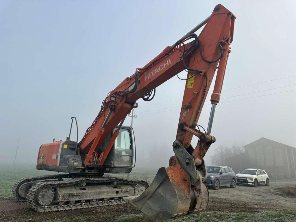 Hitachi ZX210 Photo 2