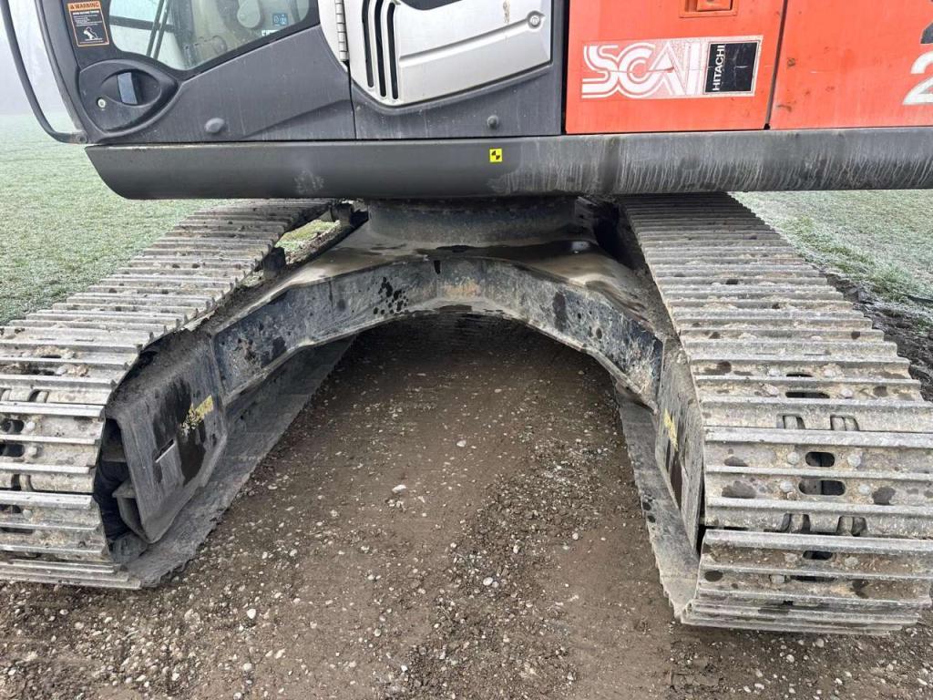 Hitachi ZX210 Photo 6