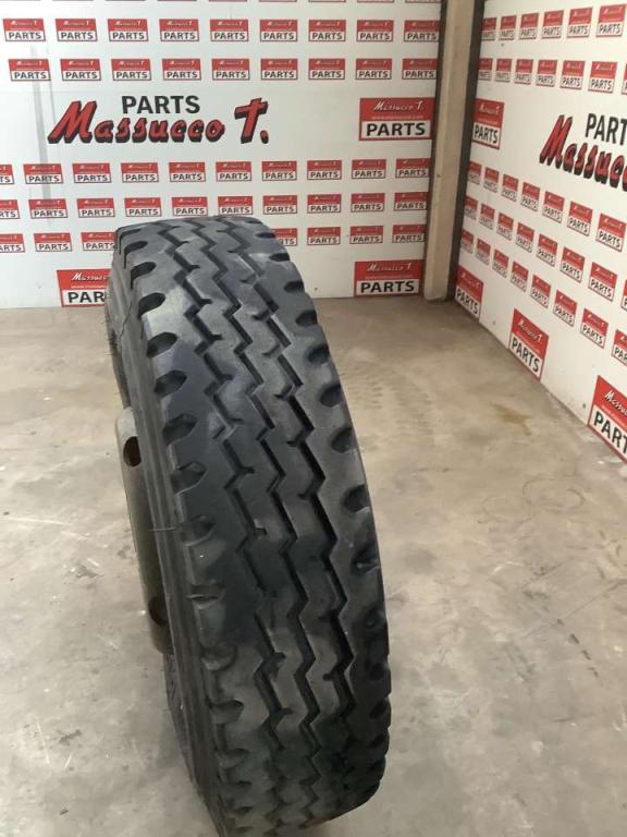 Pneu avec jantes pour Iveco 260/330 F 35 Photo 2