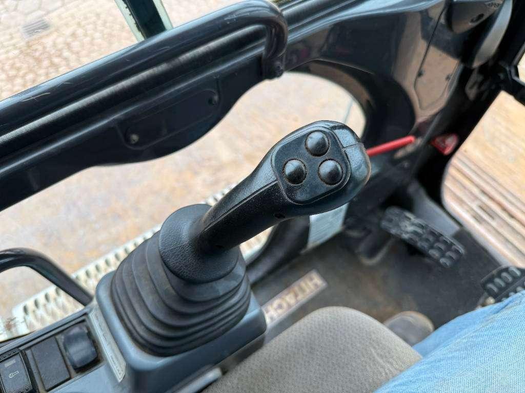 Hitachi ZX250LC-6 - Hammer Lines / Isuzu Engine Photo 16
