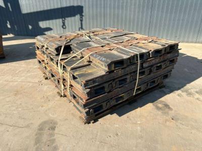 Caterpillar 330C / 330D / 336D / 336E / 336F Shoes en vente par Smitma B.V.
