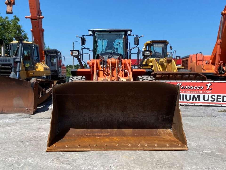 Hitachi ZW250-6 Photo 15
