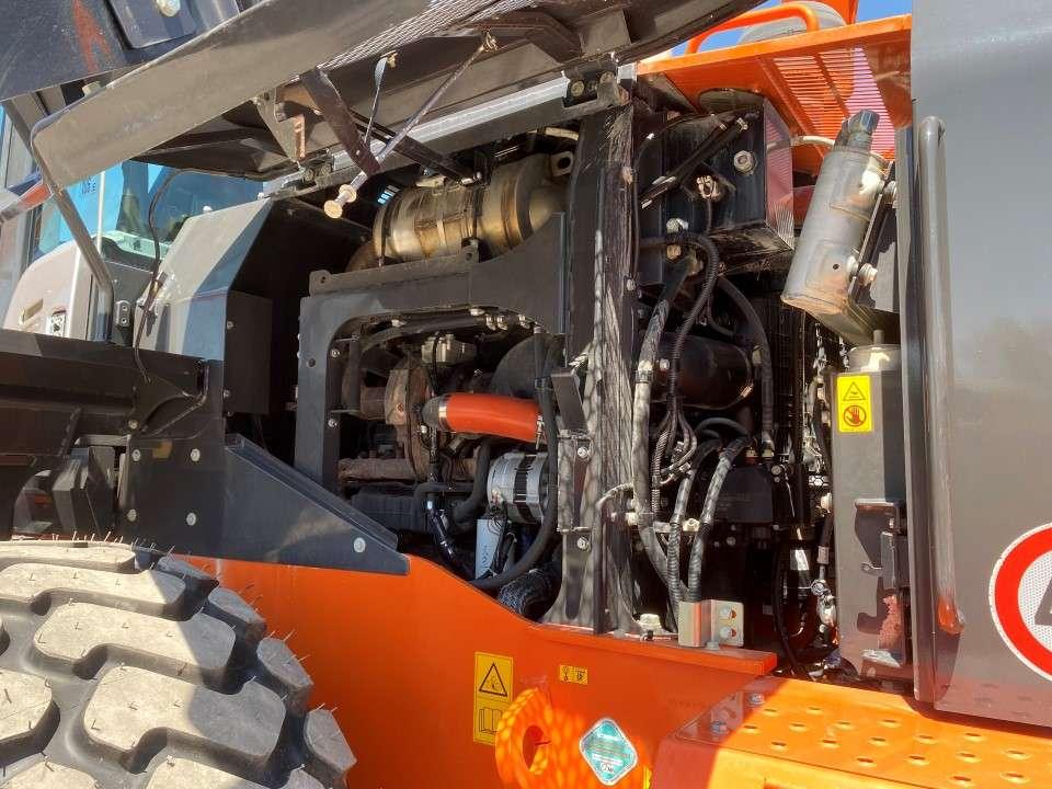 Hitachi ZW250-6 Photo 16
