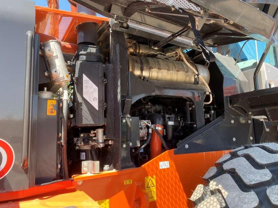 Hitachi ZW250-6 Photo 17