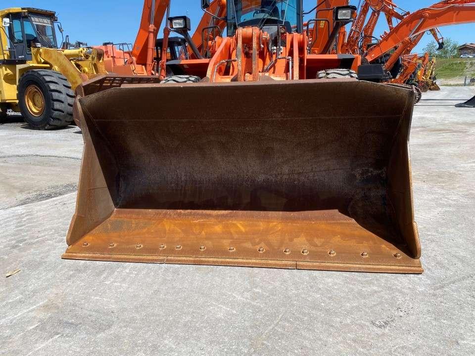 Hitachi ZW250-6 Photo 5