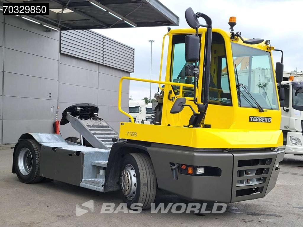 Terberg YT223 4X2 Big-Axle Hebesattel Photo 3