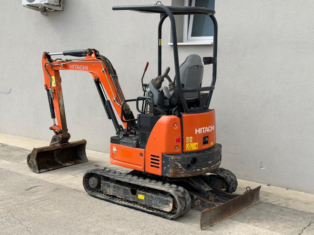 Hitachi ZAXIS 19U Photo 6