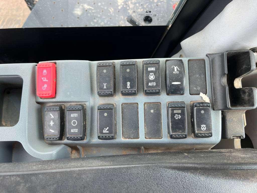 Hitachi ZW310-6 - Automatic Greasing / GOOD TYRES Photo 10