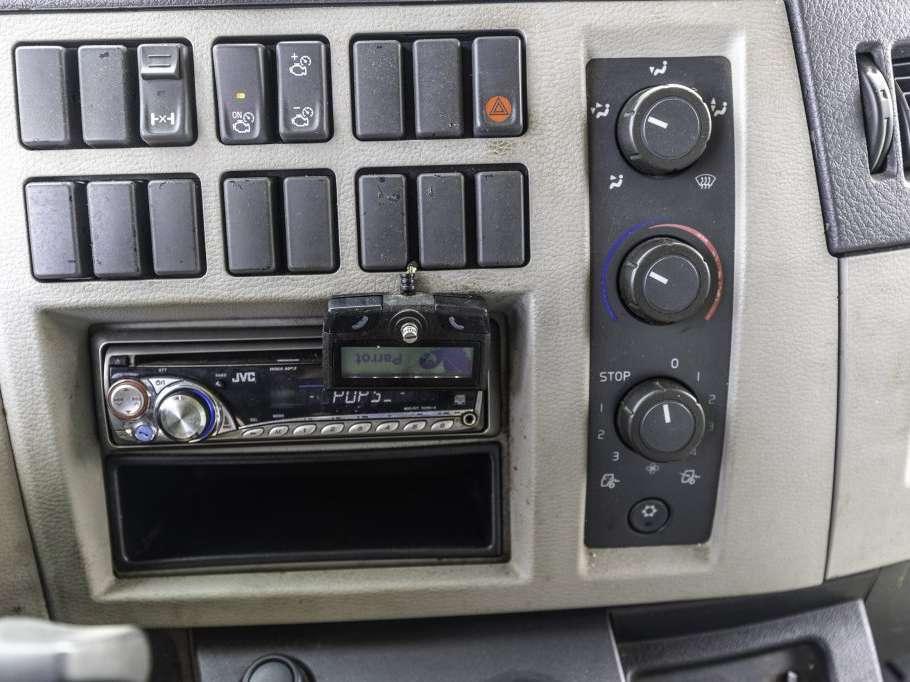 Volvo FL 240 (12T.) + DHOLLANDIA 2T. Photo 18