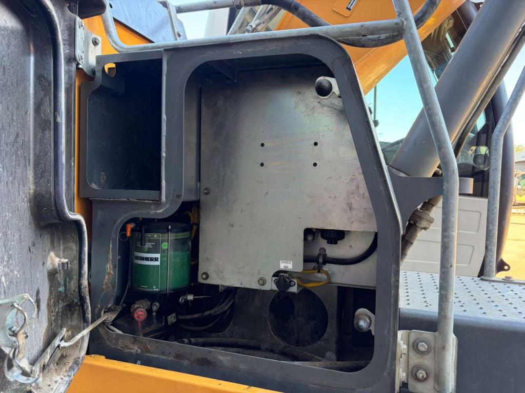 Liebherr R922LC Photo 29