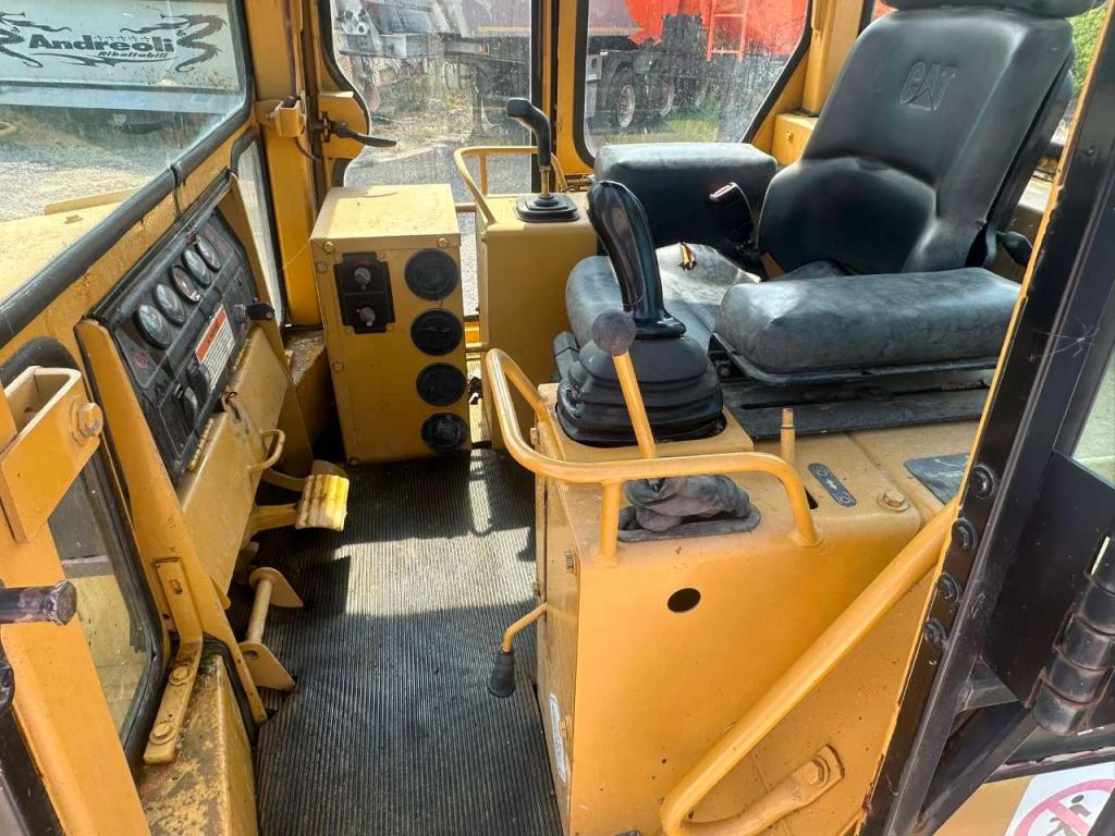 Caterpillar D5C XL Photo 12