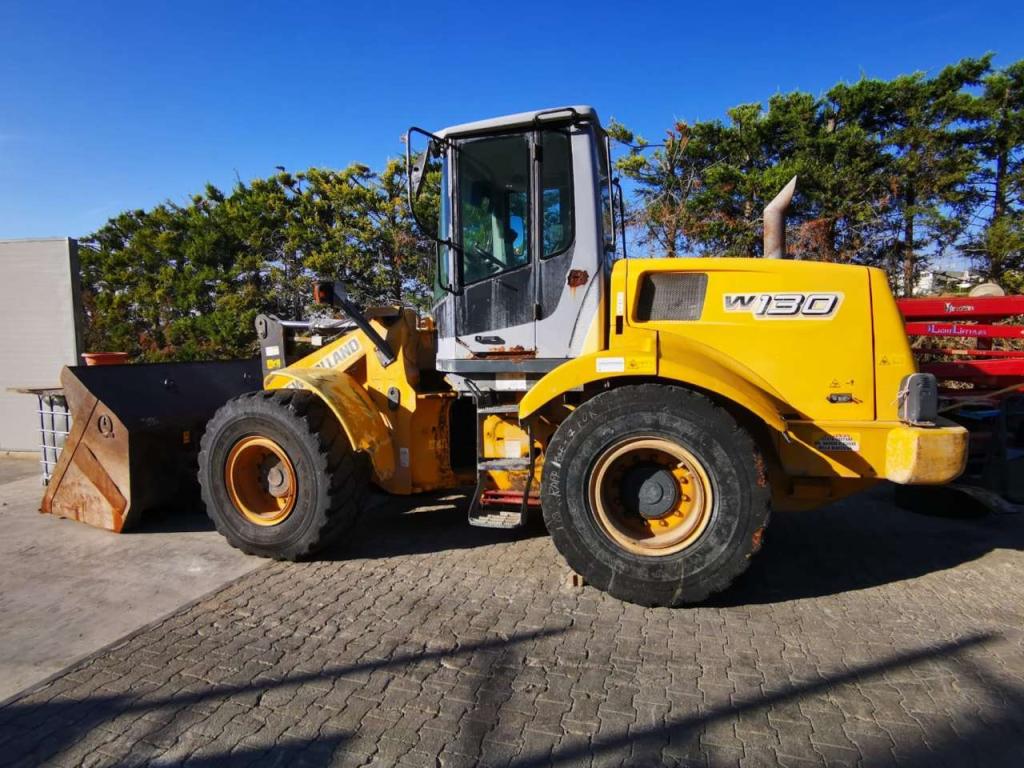 New Holland W130 Photo 2