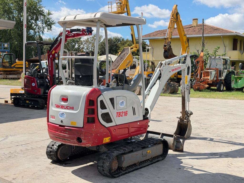 Takeuchi TB216 Photo 3