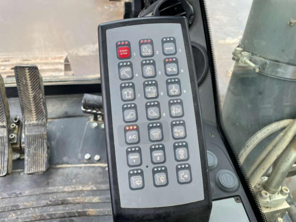Liebherr R934LC Photo 23