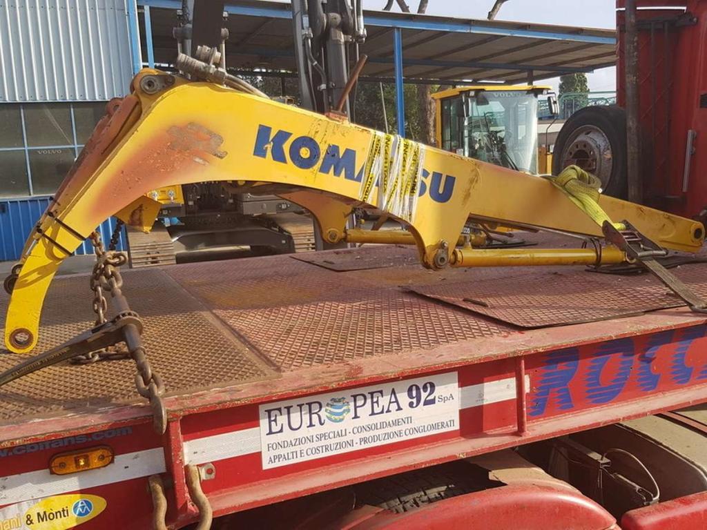 Komatsu SK714-5 Photo 3