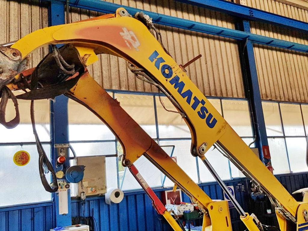 Komatsu SK714-5 Photo 4