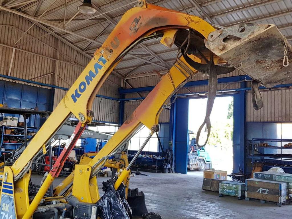Komatsu SK714-5 Photo 5