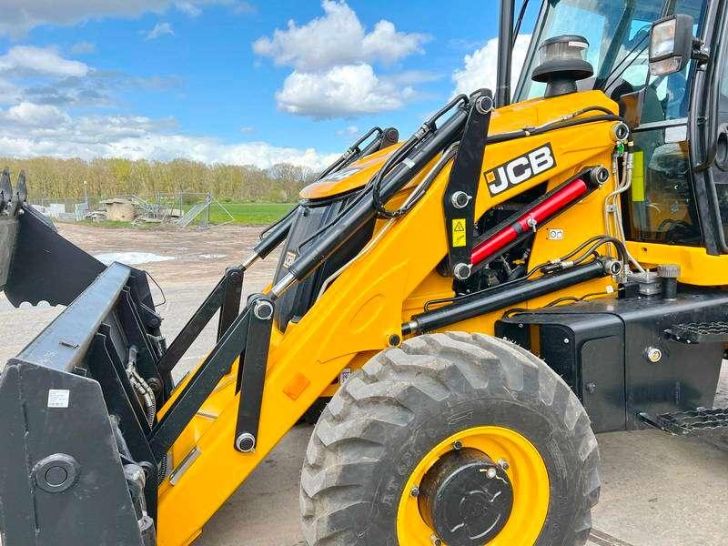 JCB 3DX / 3CX Plus 4WD - 4/1 Bucket / Hammer Lines Photo 11