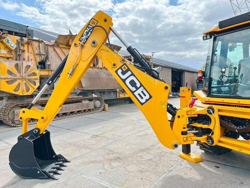 JCB 3DX / 3CX Plus 4WD - 4/1 Bucket / Hammer Lines Photo 13