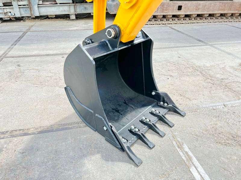 JCB 3DX / 3CX Plus 4WD - 4/1 Bucket / Hammer Lines Photo 14