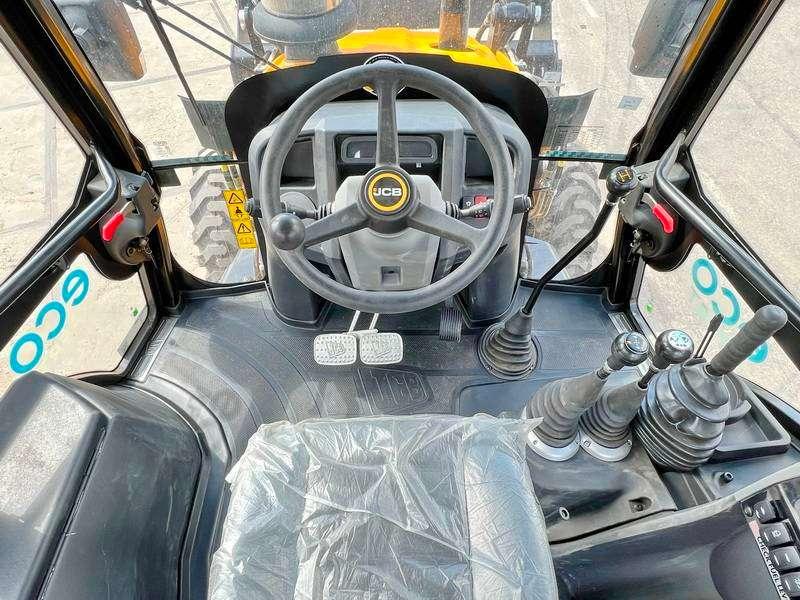 JCB 3DX / 3CX Plus 4WD - 4/1 Bucket / Hammer Lines Photo 6
