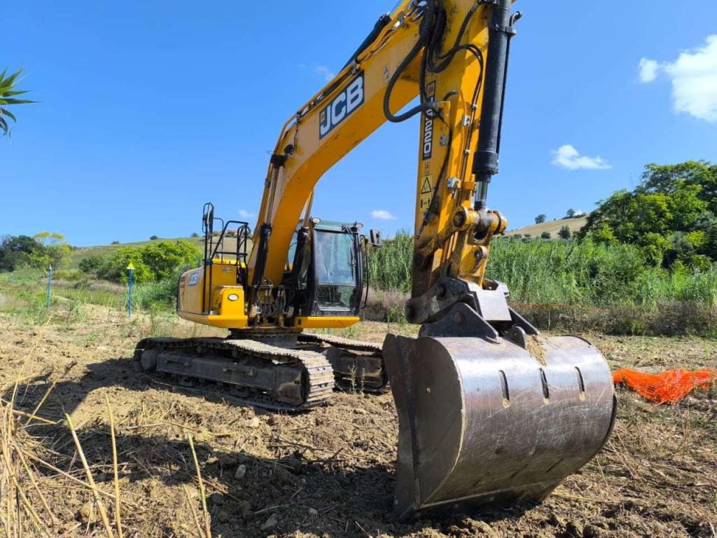 JCB JS220 Photo 1